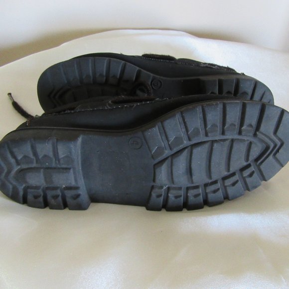 Boys lace up black shoes size 4 Vibrations - Picture 3 of 14